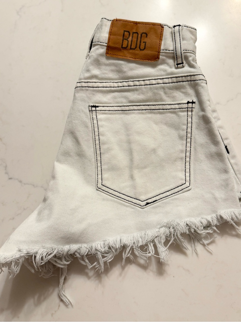 Urban Outfitters BDG White Distressed Denim Shorts
Size 25